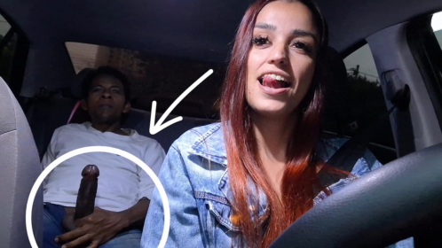 Safada motorista de aplicativo flagra passageiro mostrando pau no banco de trás