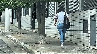 Aluna pega carona com casado e paga boquete no carro